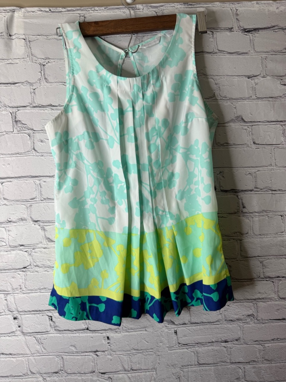 New York and Co Sleeveless Floral Pleated Tank Top in Mint, Yellow & Navy